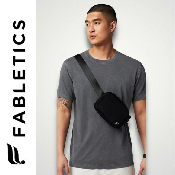 FABLETICS NWT BLACK CROSSBODY BELT BAG ACTIVE ATHLEISURE SPORT TRAVEL UNISEX - Picture 1 of 5